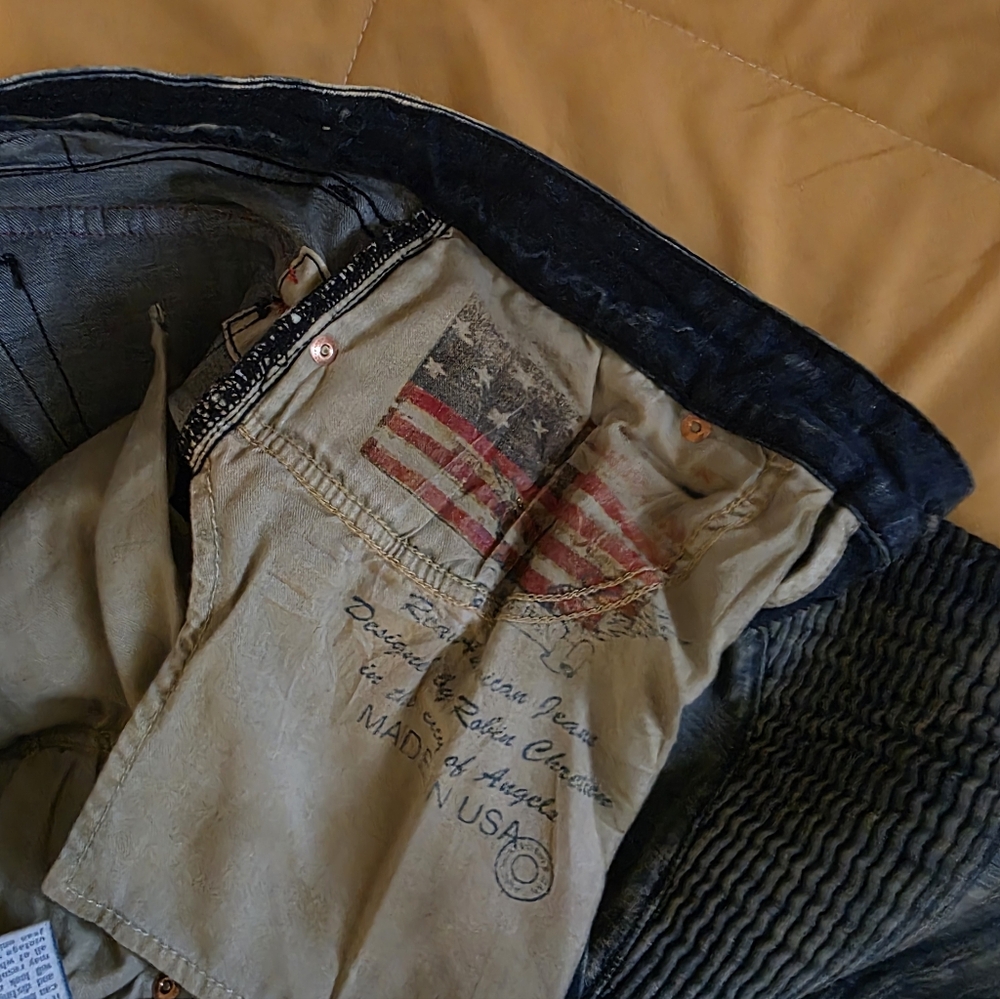 Robin's Jean In Blue with Red Accents - Picture 4 of 9